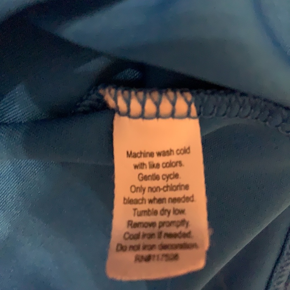 2 boys shirts, one size 7 (Jumping Beans brand from Kohl’s), one Gap size small - Picture 4 of 6